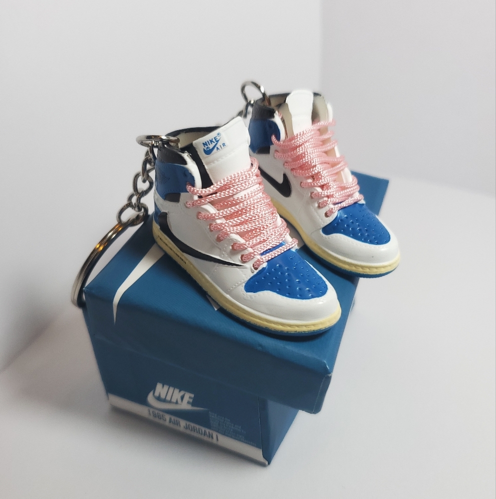 MINI 3D‎ Sneaker Keychains